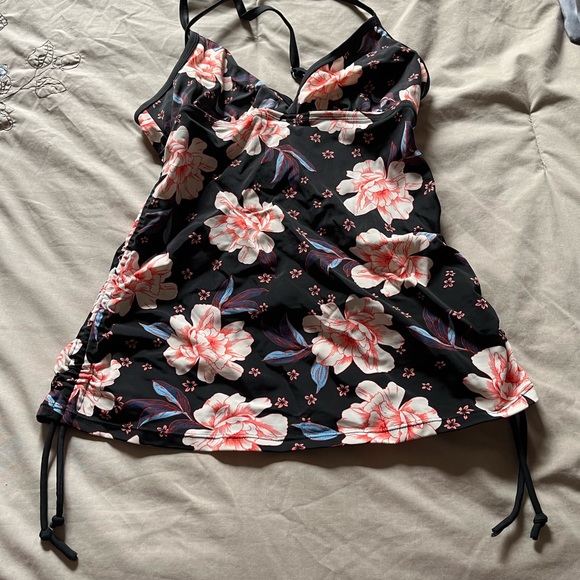 Tanking Top - Picture 2 of 3